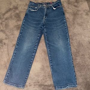 Adorable cropped boyfriend jeans